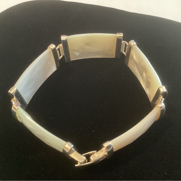 Vintage Mother of Pearl stamped 925 WW Hong Kong. - Picture 7 of 8